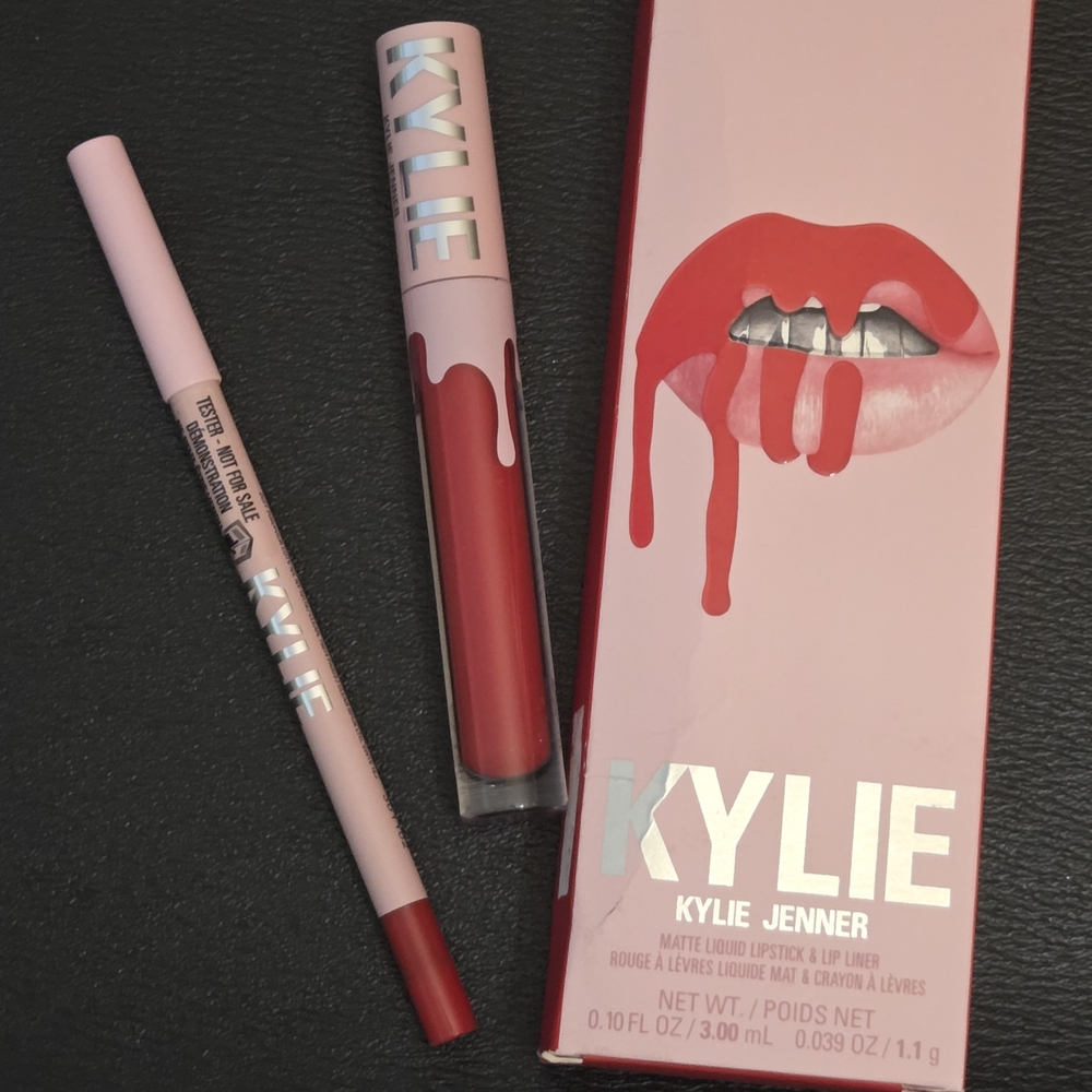 🎁Kylie Cosmetics Matte Lip Kit in Red